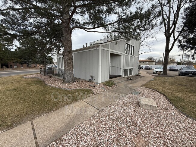1221 28th Ave
