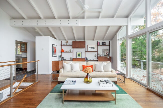 Photo - 1099 Springs Fireplace Rd