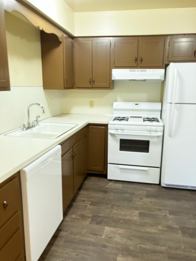 Kitchen 3 - 3329 Breton Rd SE Apartments Unit 3325-11