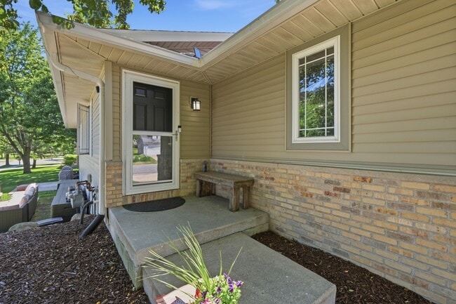 1053 Entrance - 1051 Tamarack Way Unit 1051 Tamarack Way