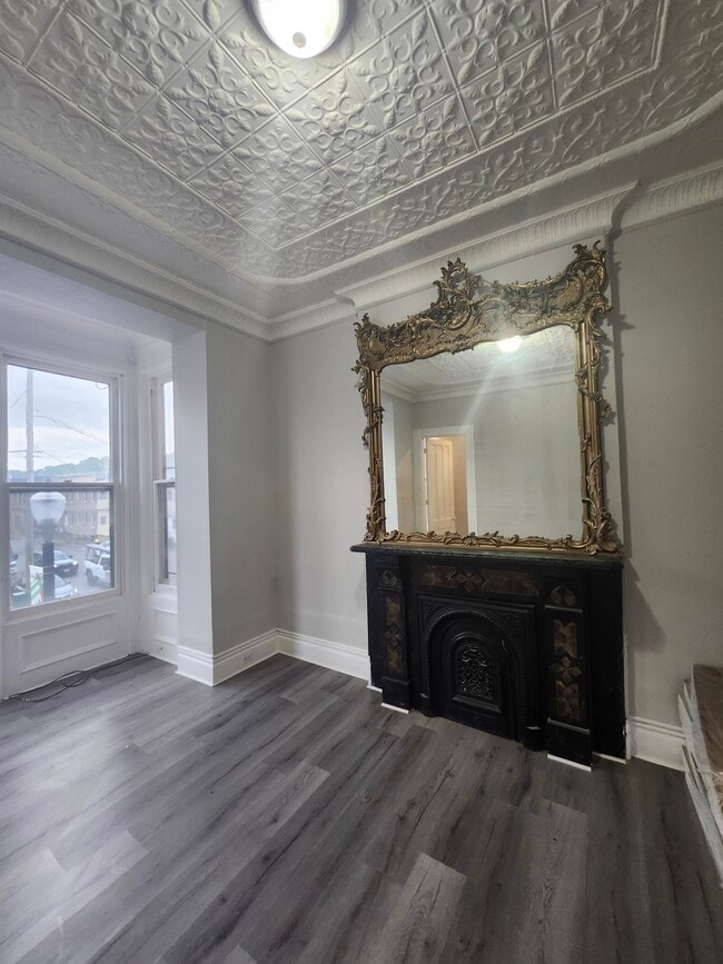 Building Photo - 313 4th St Unit #2