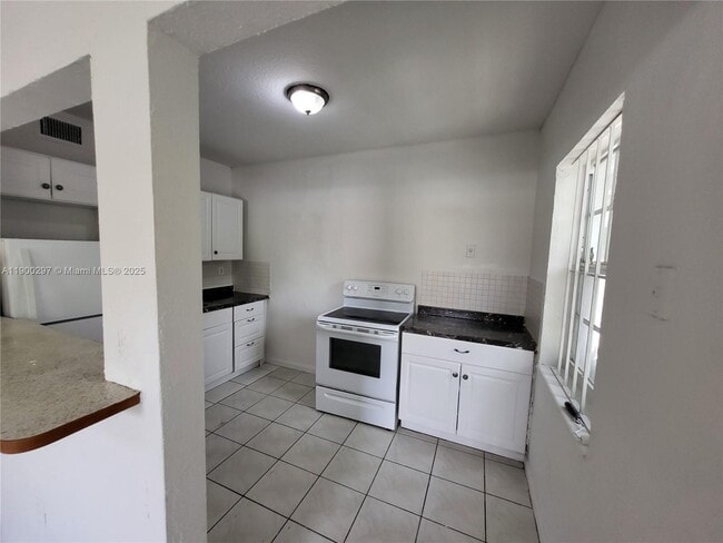 Photo - 5731 NW 6th Ave Unidad 2