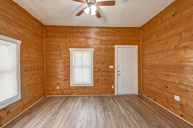 Building Photo - 406 Woodward St