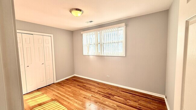 Photo - 1078 N Hermitage Ave Unit 3