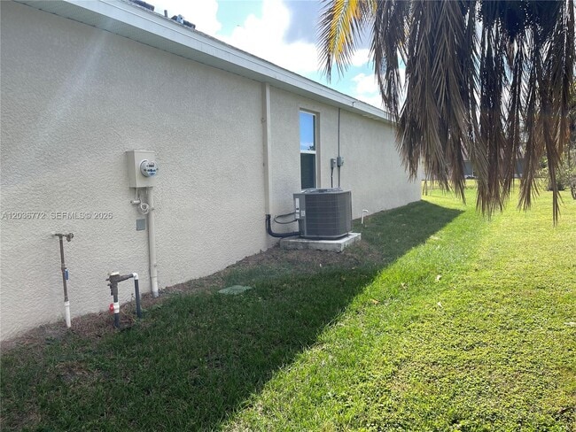 Photo - 455 Londrina Dr