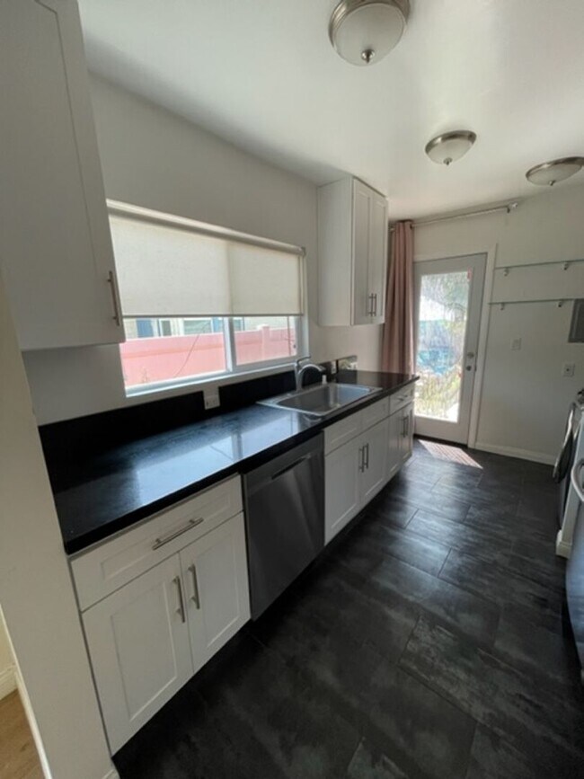 2020 Ocean Park Blvd Unit A