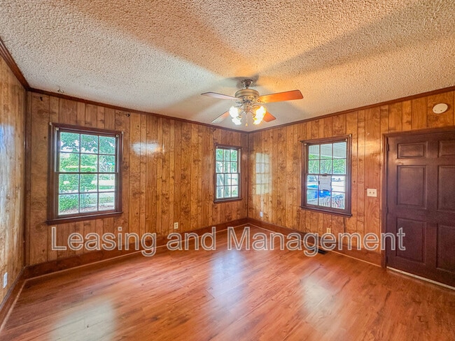 Photo - 211 W Poplar St Unit A