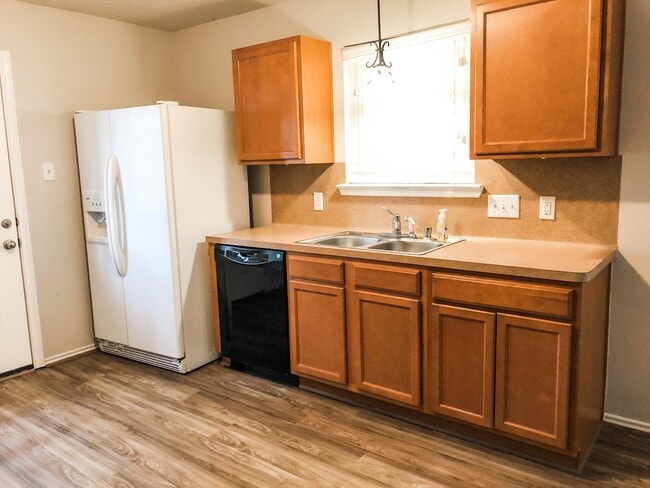 Photo - 33126 Cottonwood Bend