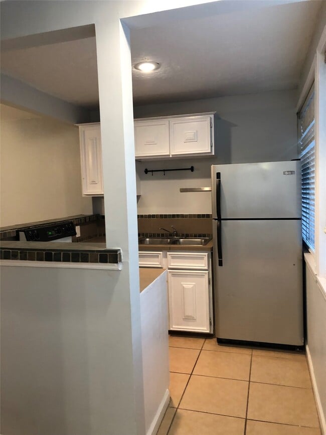 Photo - 543 W 27th St Unit C