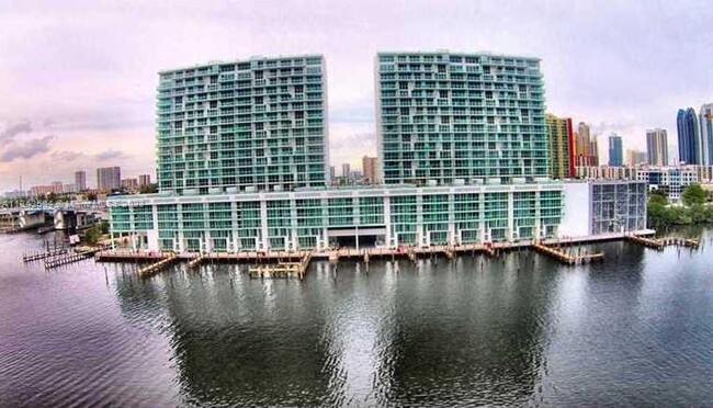 Photo - 400 Sunny Isles Blvd Unidad 1421 Rental