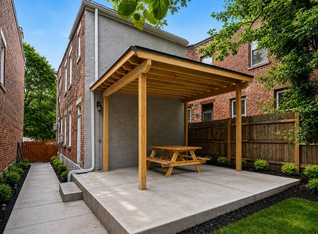 2156 W Clifton Ave Unit 2