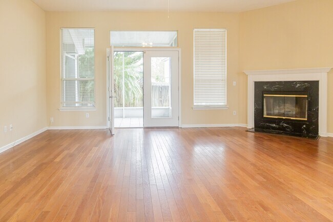 Photo - 433 Brody Cove Trail