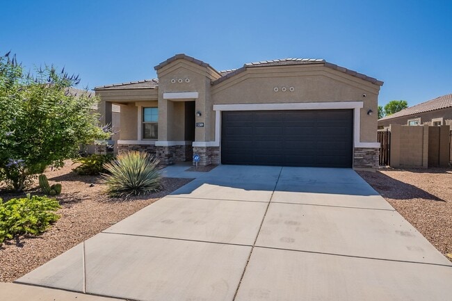 Building Photo - Bright Open Floor Plan with Low-Maintenanc... Rental