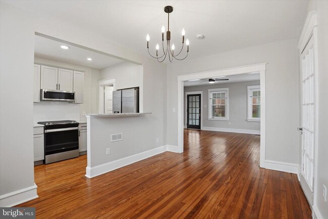 Photo - 220 N Orange St