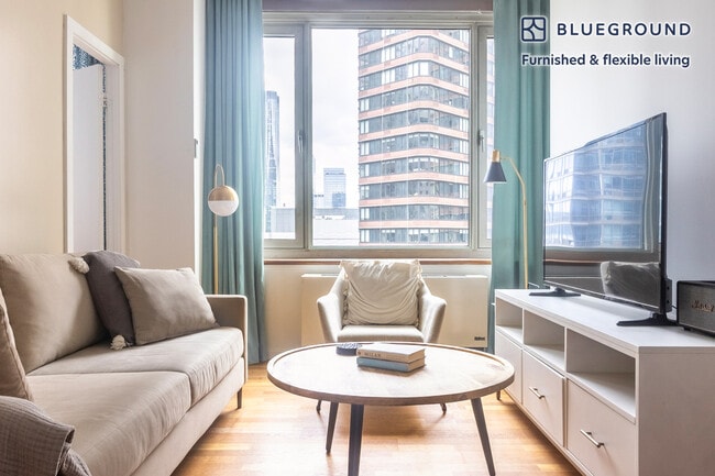 Building Photo - 635 W 42nd St