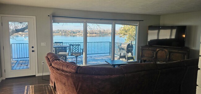 Photo - 3312 W Lakeshore Dr Unidad 3312 lakeshore Dr Upper#A