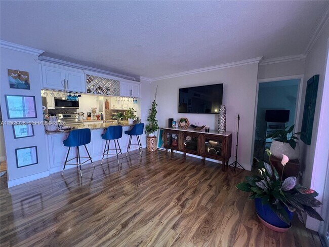 Building Photo - 11111 Biscayne Blvd Unit 20E