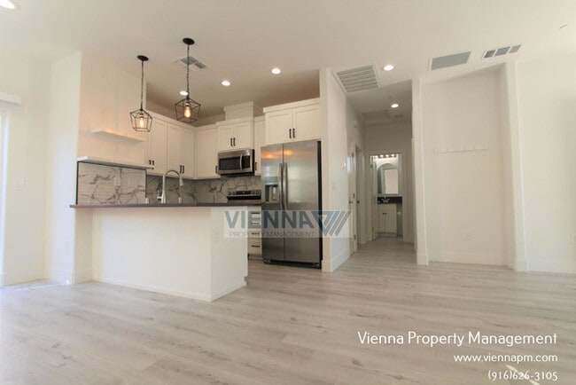 Photo - 208 Manzanita Ave