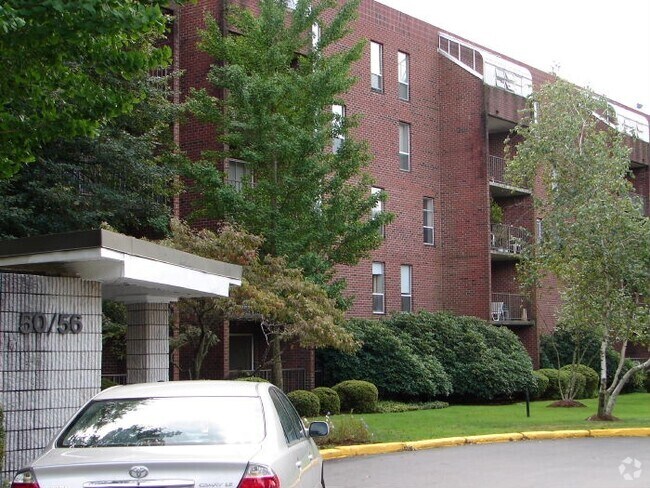 Building Photo - 50 Broadlawn Park Rental