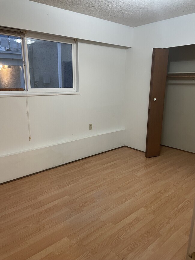 Photo - 6056 Fleming St