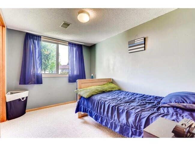 Photo - 608 Holly Cir SW