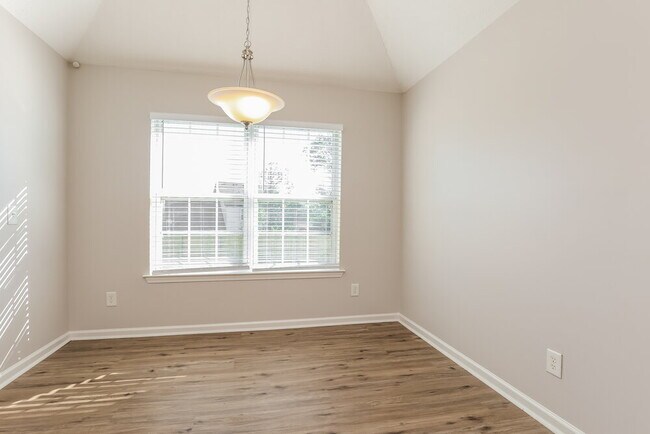 323 Buttonwood Dr