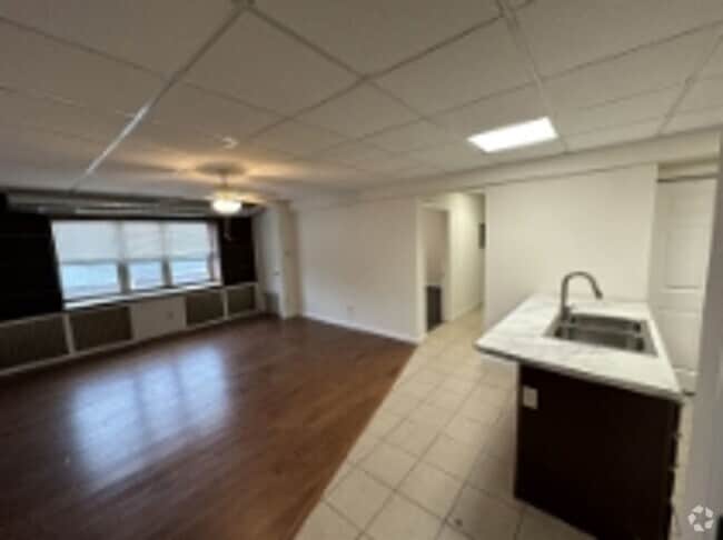 Building Photo - 811 W Springfield Ave Unit B Rental