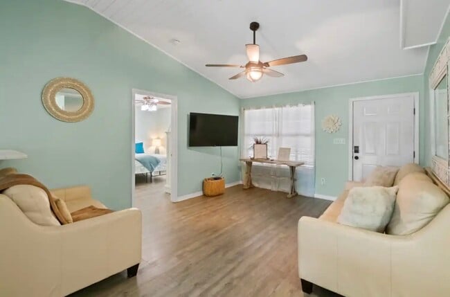Building Photo - 5329 Spruce St