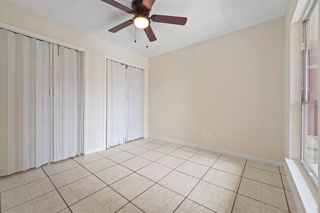 Photo - 10855 Meadowglen Ln Unidad 1131