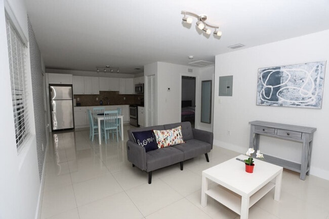 Photo - 1375 SW 6th St Unidad ID1056516P