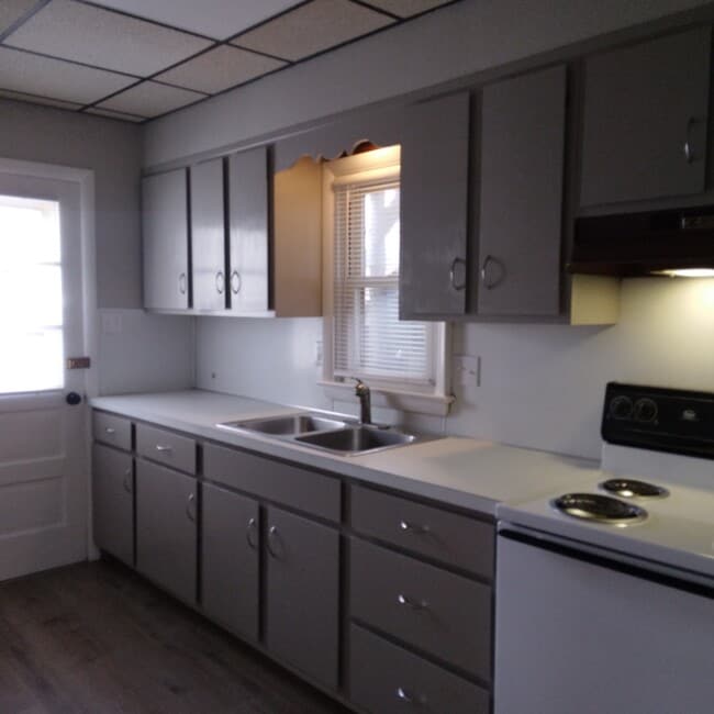 Building Photo - 35 Manor Ave Unit B