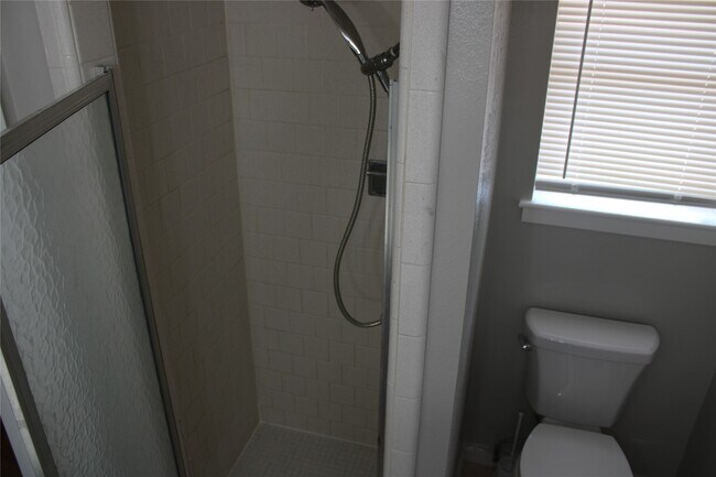 Photo - 121 Mary Ln