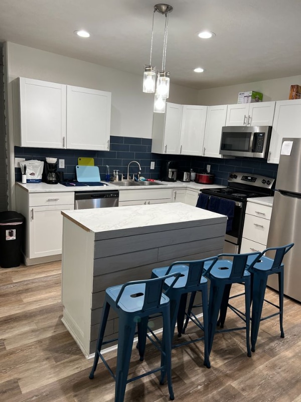 Photo - 690 Cambridge Dr