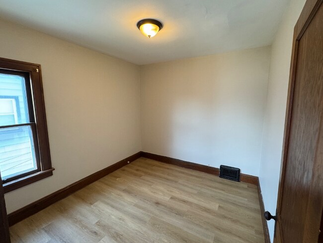 Photo - 5513 Vandalia Ave Unit Up