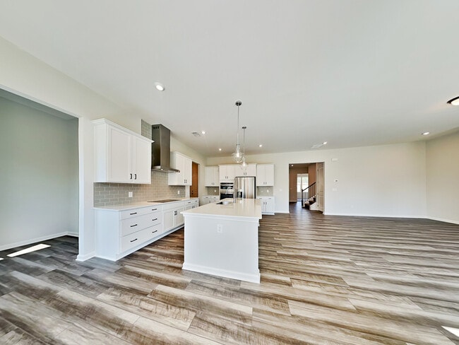 Photo - 553 Aberdeen Mdw Ln