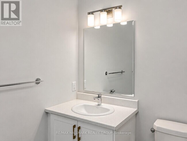 Photo - 703 Tadpole Cres