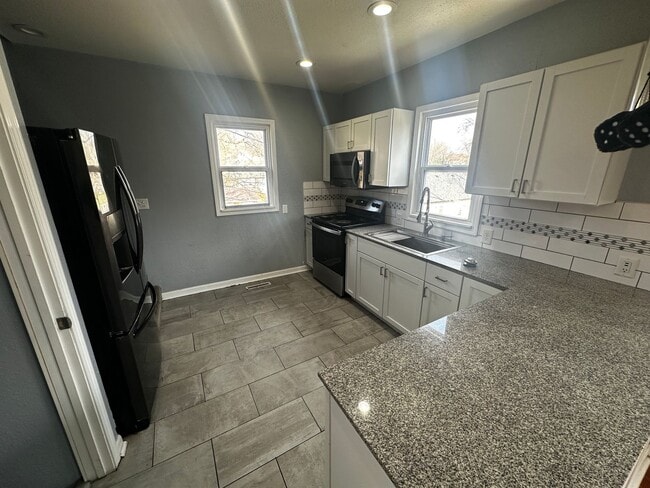 Photo - 215 E Cherry St