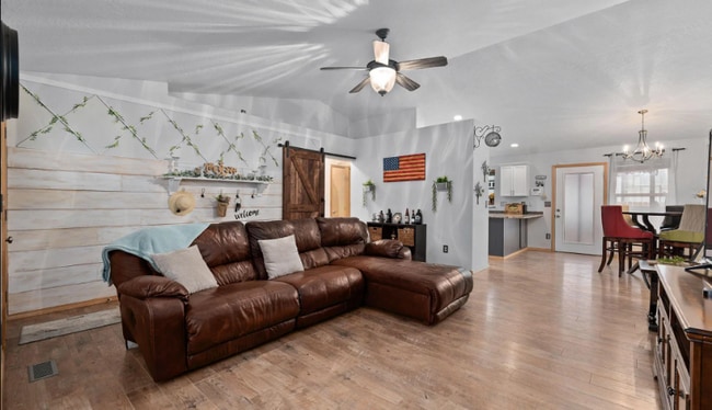 Photo - 1043 NW Kloe St