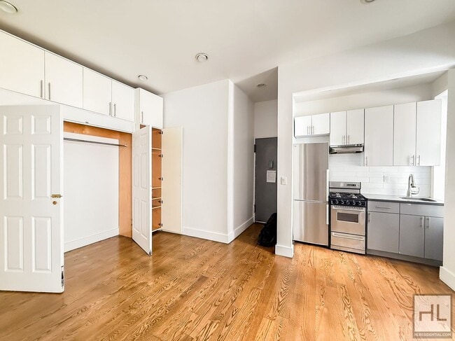 EASTERN PARKWAY / Crown Heights Studio 1-Bath