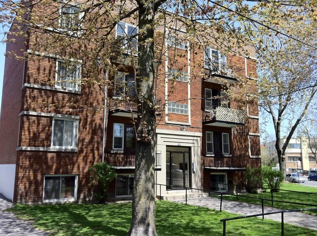 Building Photo - 2028 Av Trenholme