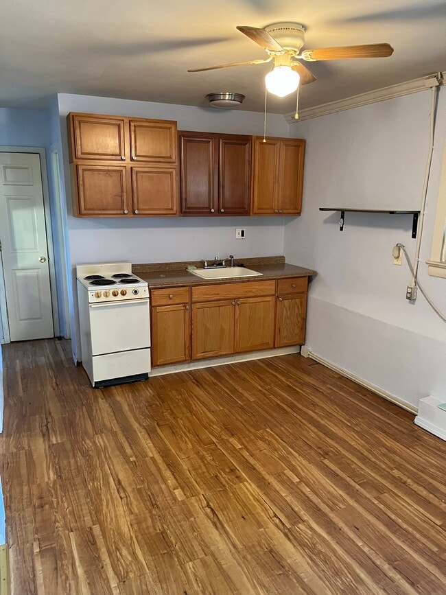 Building Photo - 1213 Noah Dr Unit 1213-02