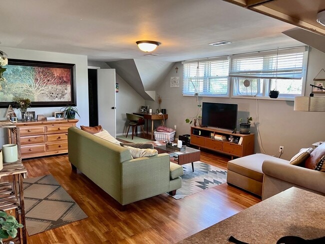 Photo - 410 Eureka Ave SE Unit #2