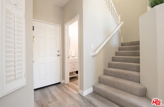 Photo - 596 Fenwick Way Unidad B Rental