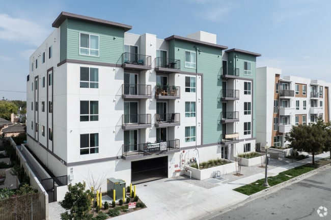 Building Photo - 3518 Chesapeake Ave Unit 505 Rental