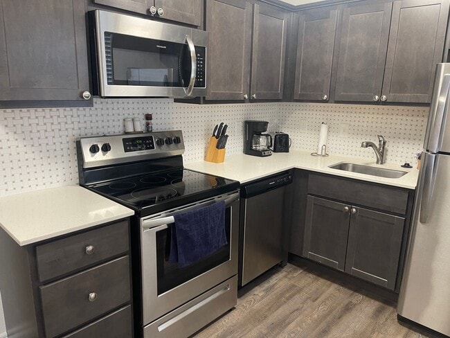 Building Photo - Charming 1-Bed, 1-Bath Apartment steps from the Plaza District Unit 1744-15