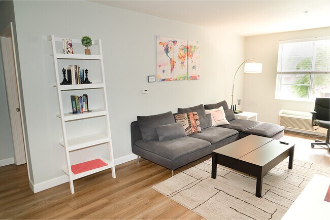 Photo - 1435 India St Unidad 204