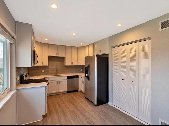 Photo - 3354 S Flower St