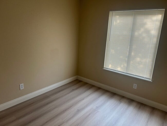 Photo - 956 N Sandalwood Ave Unit 1