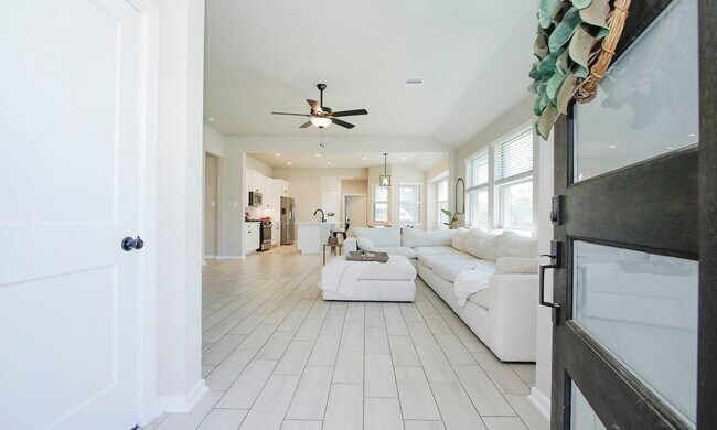Photo - 320 Rise Ln