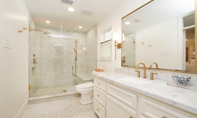 Photo - 827 St George Ln